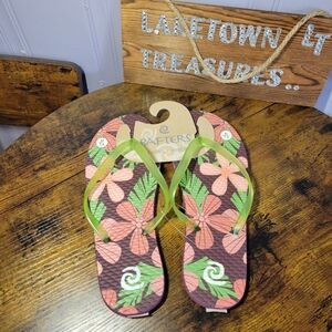 Rafters women size medium 7-8 flip flops purple pink green flowers